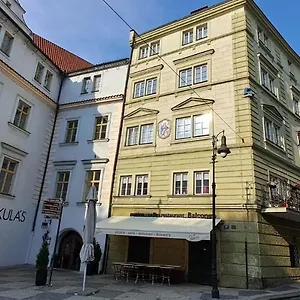 https://historical-place-under-castle.praguehotelsweb.com
